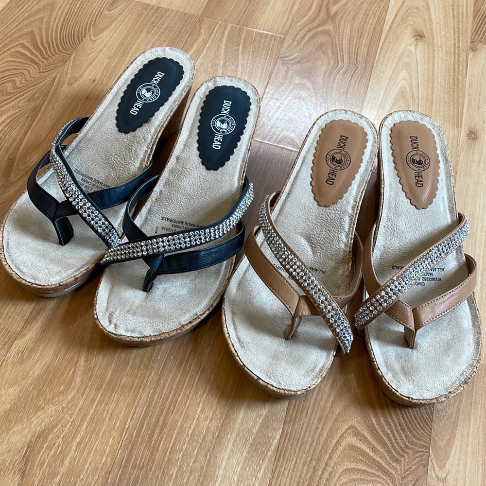 Pair of Duck Head Thong Sandal Wedges Black and Tan Womens size 6.5